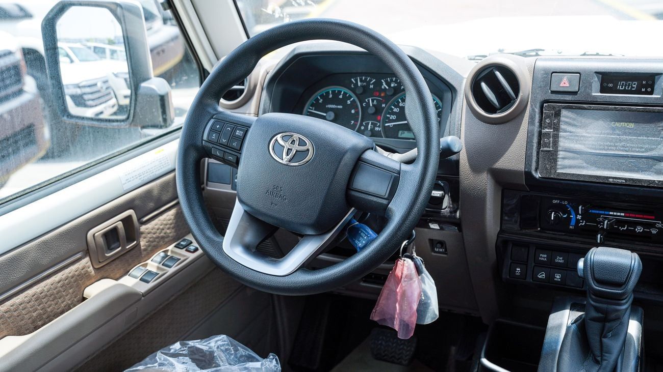 Toyota Land Cruiser 70 TOYOTA LAND CRUISER 76 4.0 PETROL AT 2026