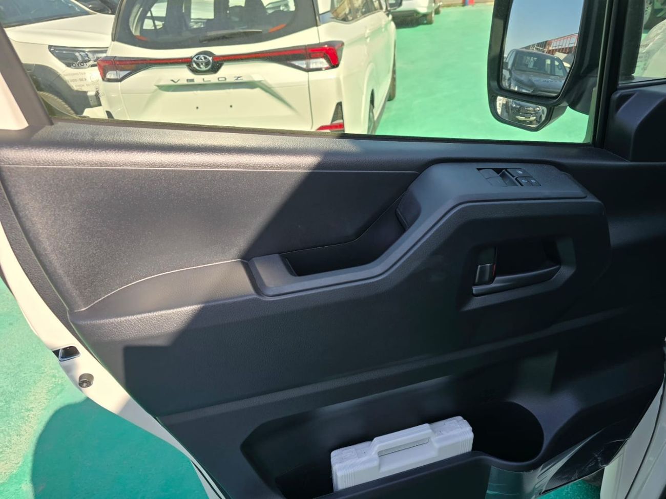 Toyota Hiace GLS - High Roof 3.5L