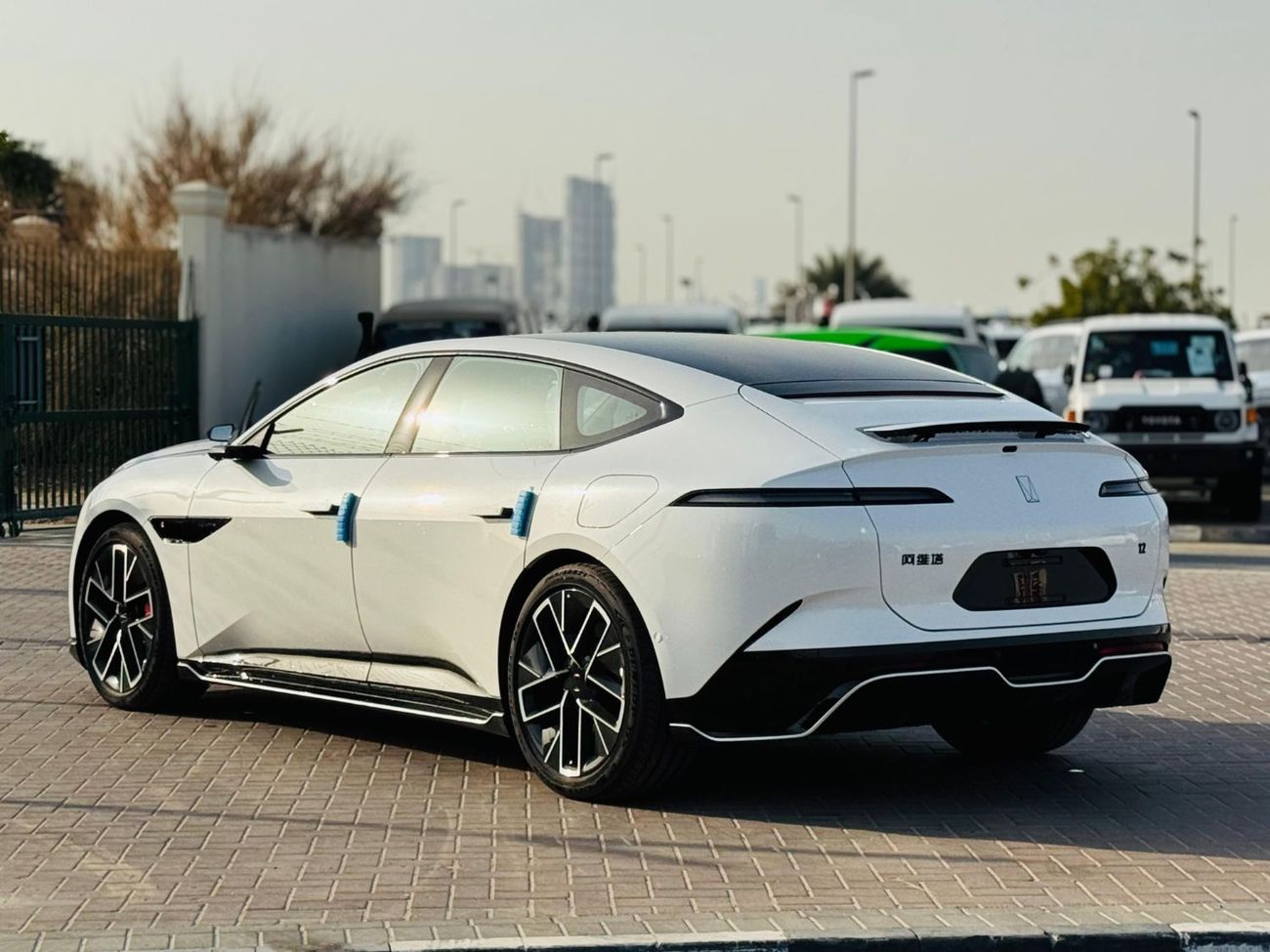 أفاتر 12 Performance AWD