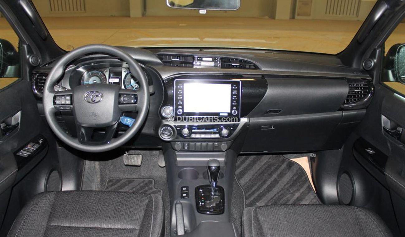 Toyota Hilux SR5 ADVENTURE 4.0L, Bumper, Grille, Overfender, Alloy Rims 18'', Deck Bar, Bed Liner, DVD+Sensors