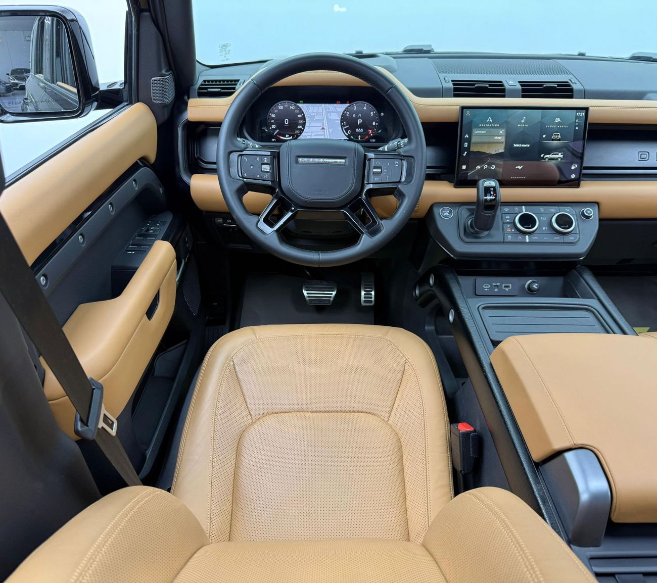 لاند روفر ديفندر P400 110 HSE 3.0L (5 Seater) 2024 Land Rover Defender 110 P400 Urban Kit, 2029 LR Warranty + Service