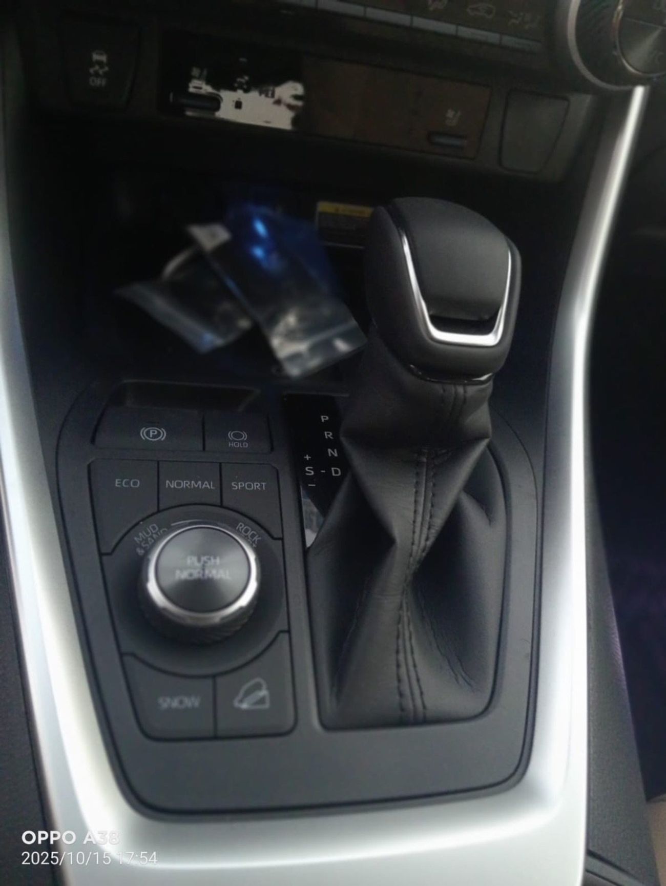 تويوتا راف ٤ 2.5 L 4WD limited