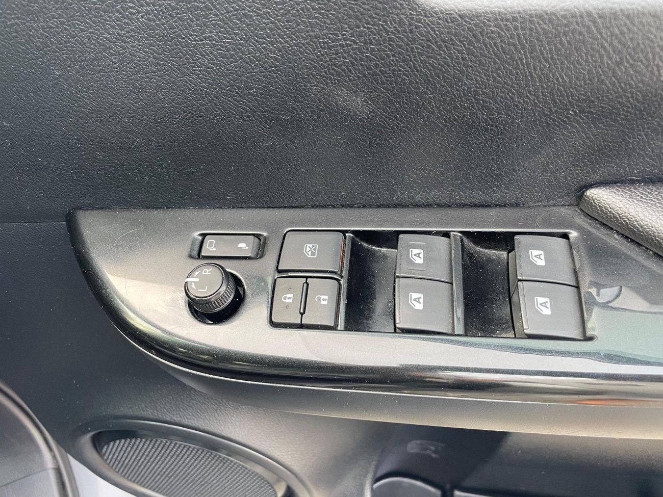 Toyota Hilux SR5 FULL OPTION 4x4 Auto Extra Cab export from Australia