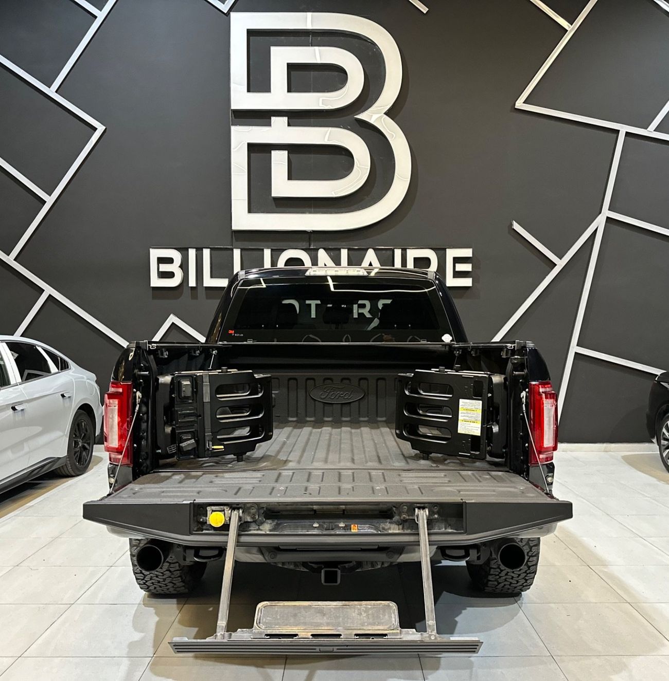 Ford F 150 Raptor FORD RAPTOR F-150 V8 CABIN & HALF | GCC | 2019 | FULL SERVICE HISTORY IN AL-FUTTAIM