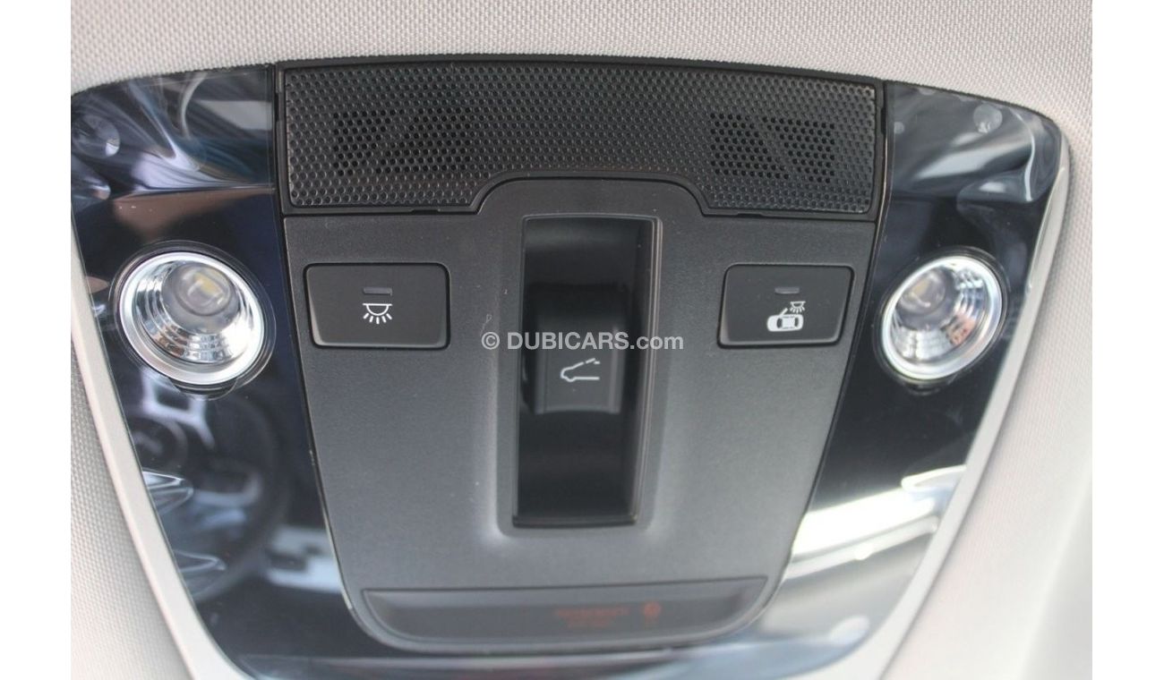 كيا سبورتيج ((High Line)) Turbo 1.6L petrol fwd 2022  white color, heated seats ,Electric tailgate