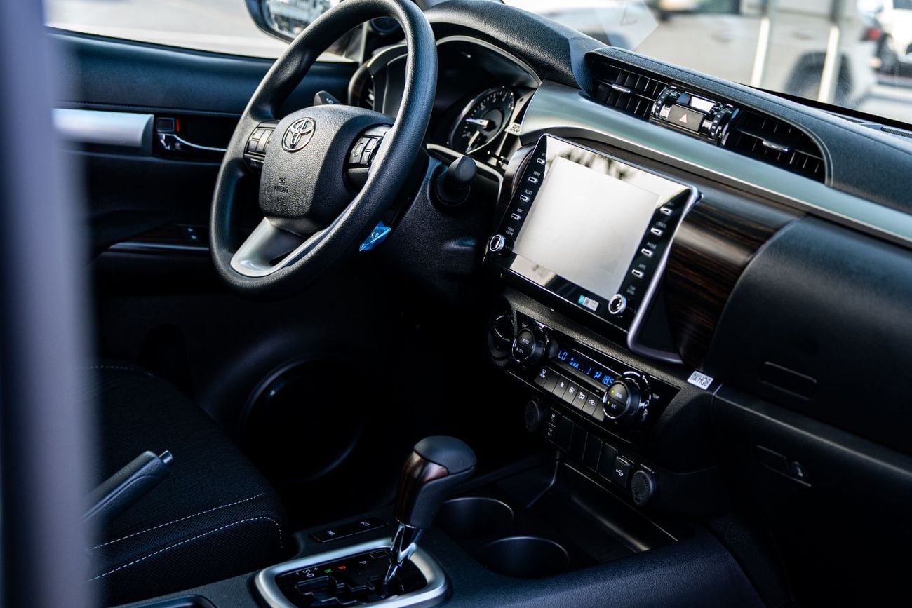 تويوتا هيلوكس Toyota Hilux  4.0-l 4WD pickup  2026 4-door cabin, automatic,