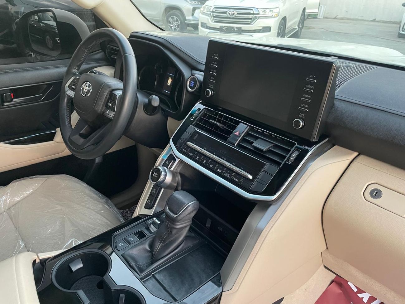 Toyota Land Cruiser Toyota landcruise 2022MODEL GXR 4.0L Engine Colour white Transmission Automatic Interior.Begie Fuel.