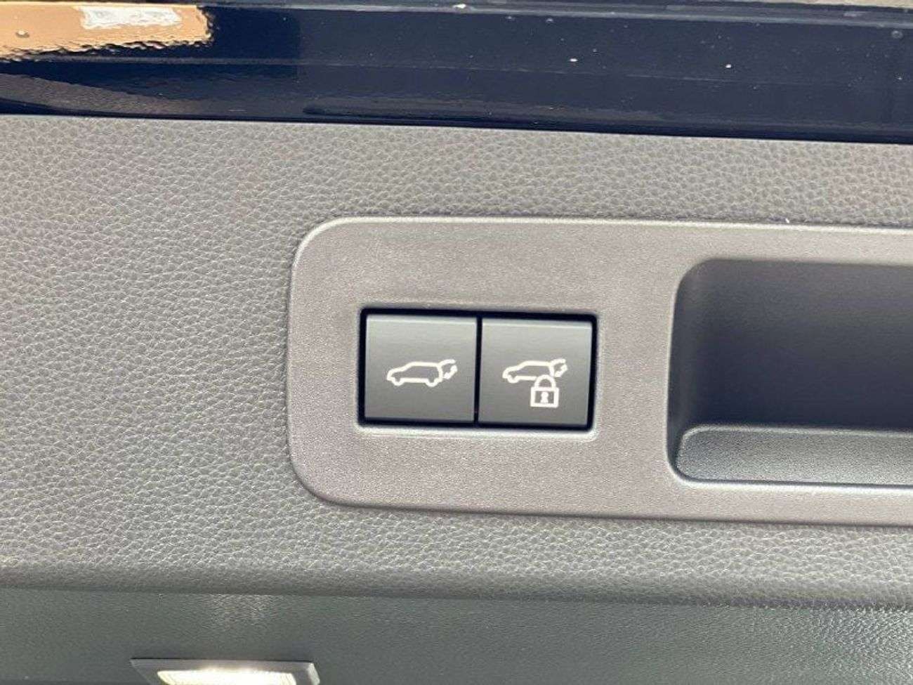 تويوتا لاند كروزر GXR 4.0L PTR A/T // 2025 // HIGH OPTION WITH POWER & LEATHER SEATS , COOLING SEATS , SUNROOF // SPEC