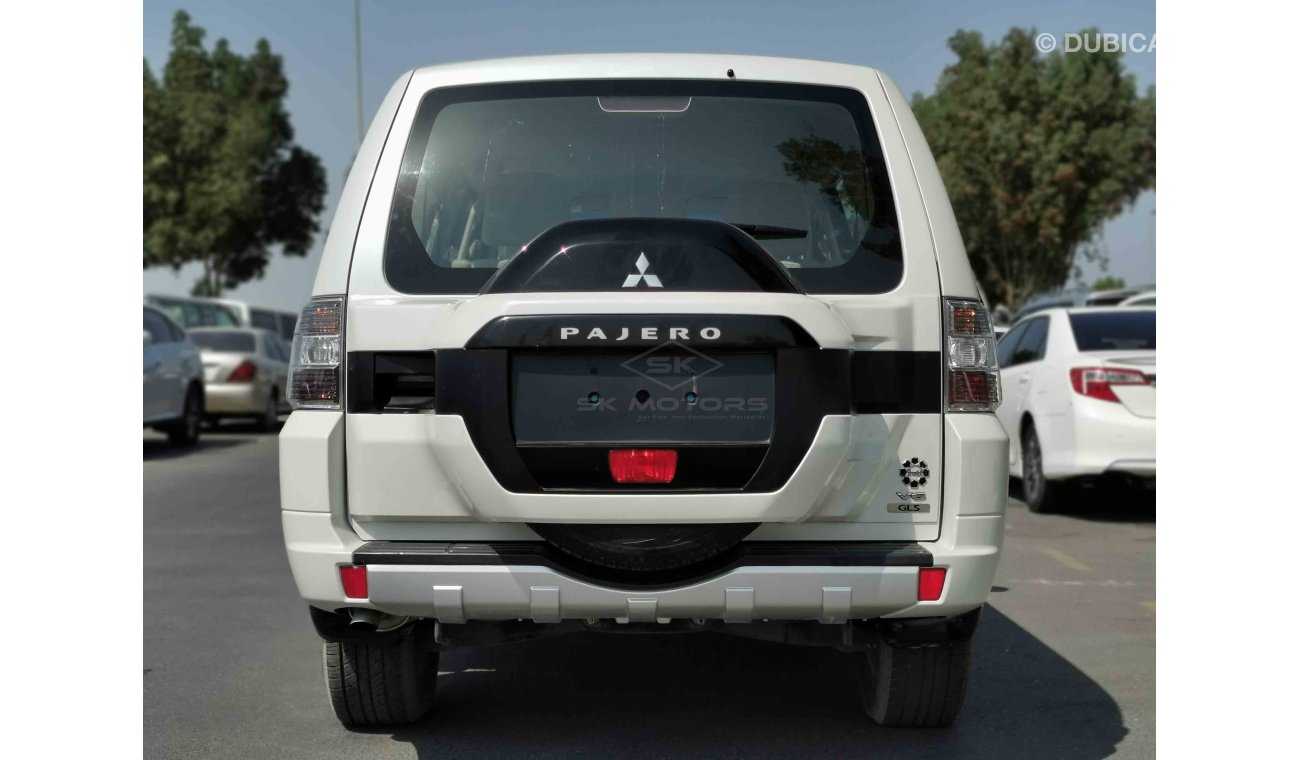 ميتسوبيشي باجيرو 3.5L V6 Petrol, 17" Rims, Front & Rear Fog Light Button, Fabric Seats, 4WD-CD Player (CODE # 4626)