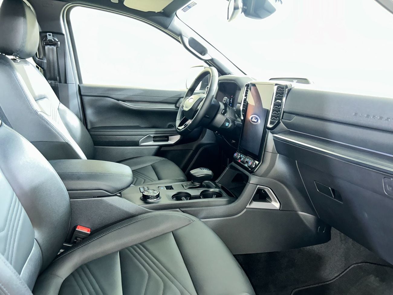فورد ايفرست LIMITED / AL TAYER MOTORS AL QOUZ SHOWROOM