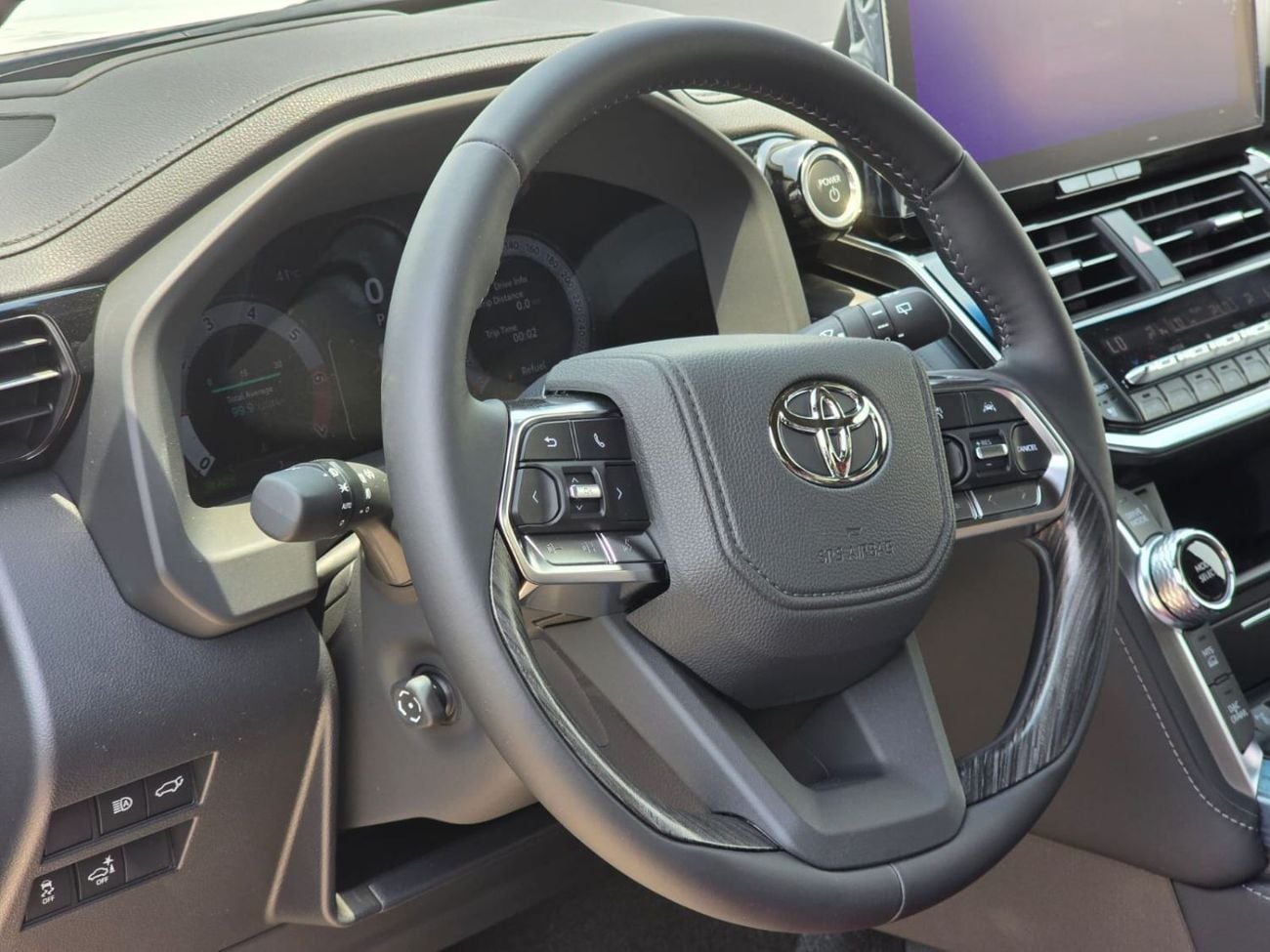 تويوتا لاند كروزر 3.5L HYBRID VXR 7 Seater Full Option