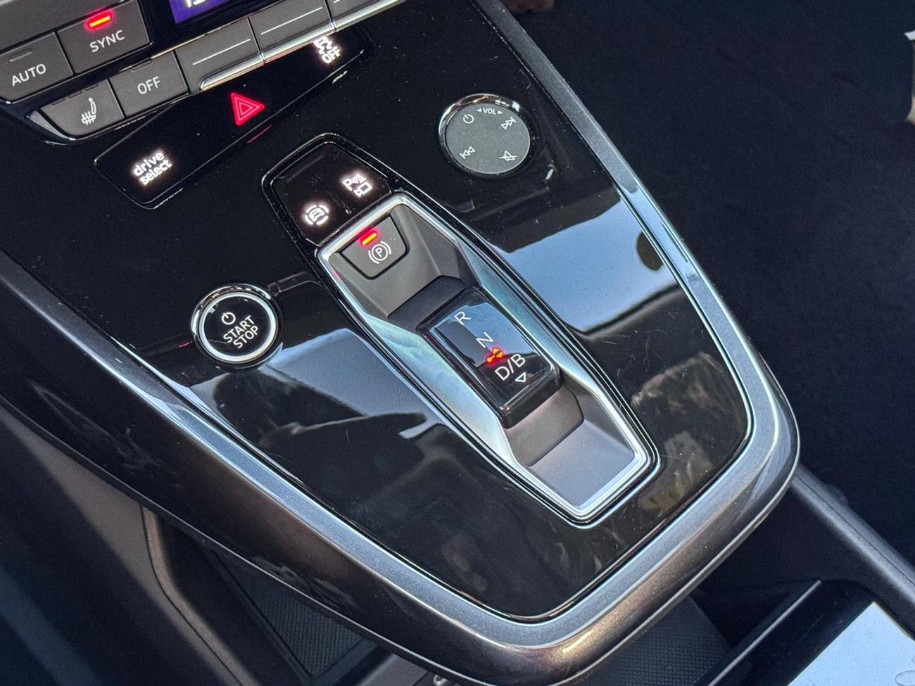 Audi Q4 etron 2025 | AUDI E-TRON Q4 TOP VERSION E/V