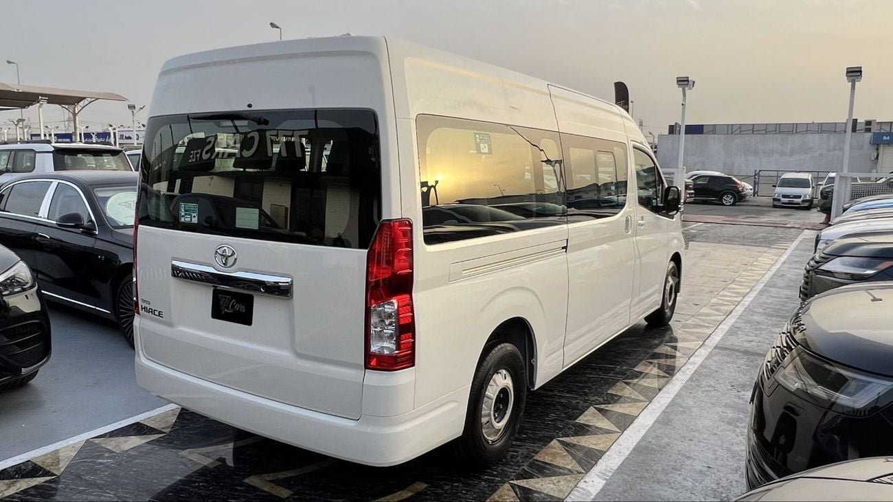 Toyota Hiace The 2026 TOYOTA HIACE High Roof 13 Seater