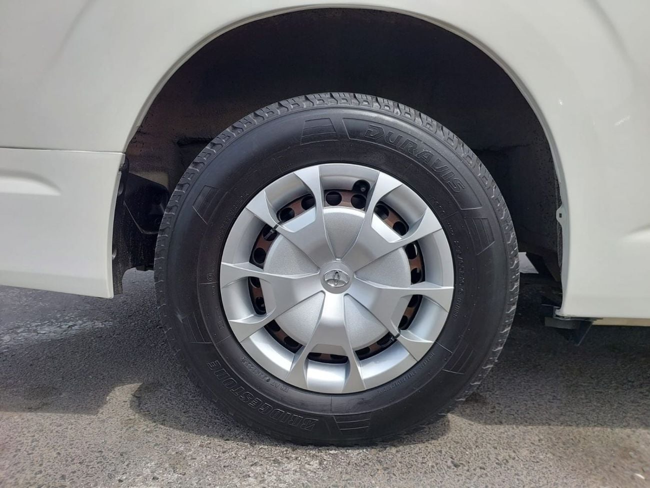 Toyota Hiace TOYOTA HIACE COMMUTER VAN RHD 2020 MODEL 2.8 L DIESEL AUTOMATIC(PM16665)