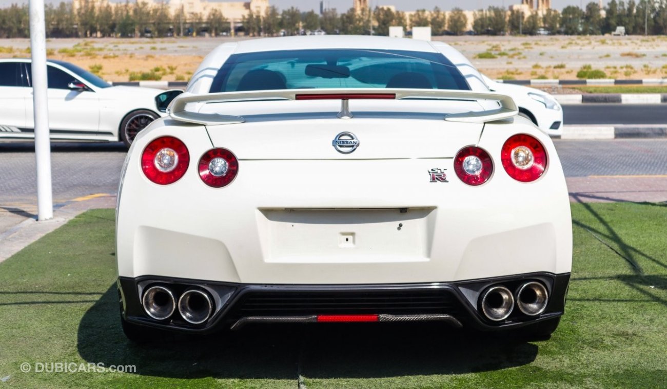 Nissan GT-R