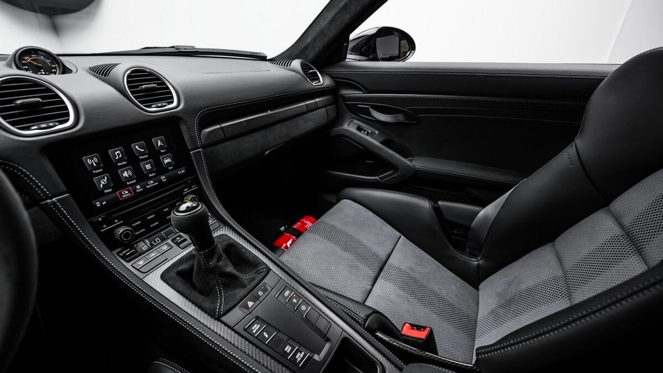 Porsche 718 Cayman GT4 RS 2022 - GCC - Under Warranty