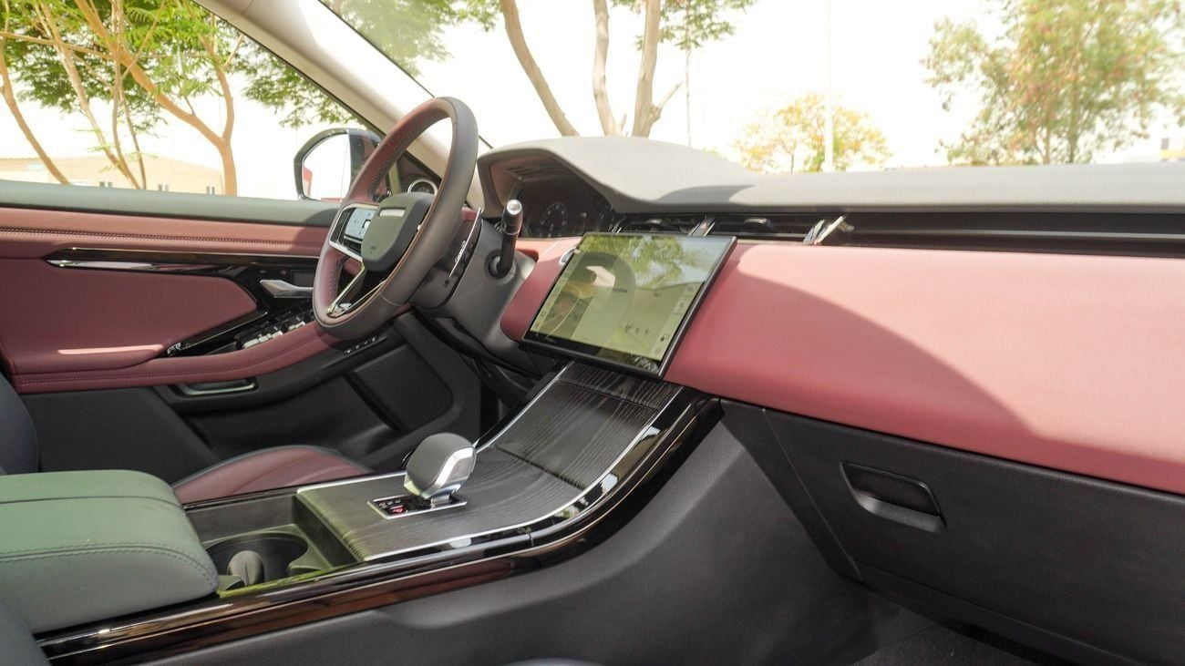 لاند روفر رانج روفر إيفوك SE P250 DYNAMIC 2025!! FIVE YEARS WARRANTY!! THREE YEARS SERVICE CONTRACT