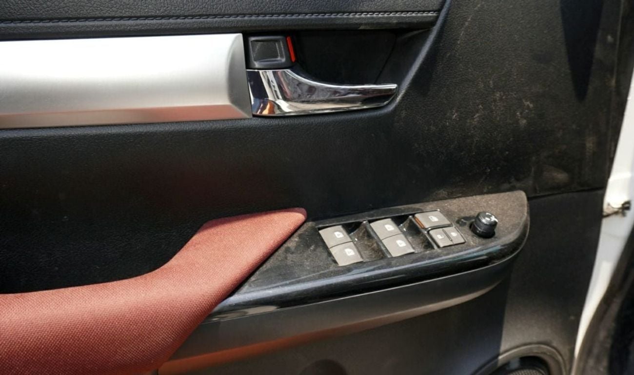 Toyota Hilux GLX 2.7L Double Cab Utility 4WD M/T SR5 2.7L Double Cab Utility 4WD M/T