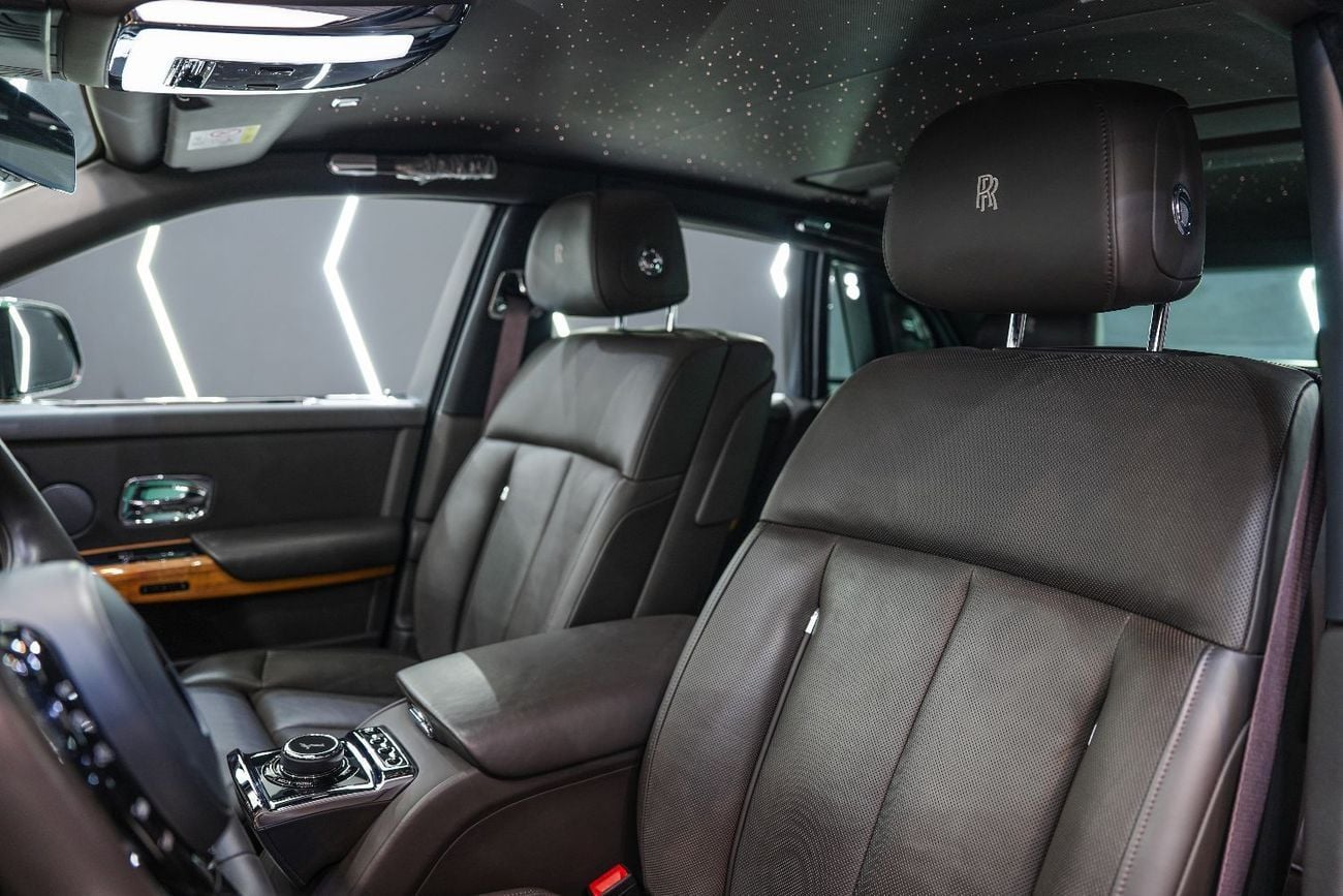 رولز رويس فانتوم Std 6.8L Rear-Seat Entertainment, Starlight Headliner, Dealer Extended Warranty!!