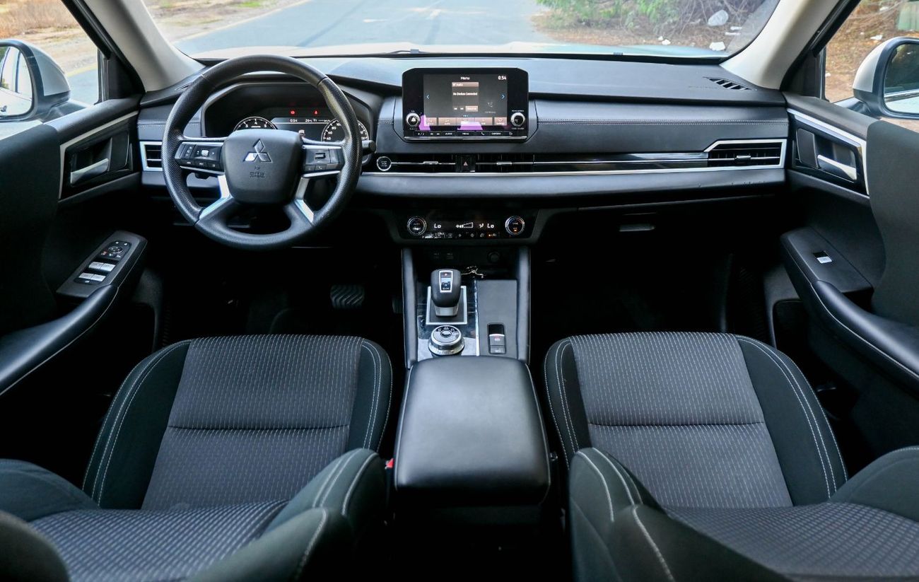 ميتسوبيشي آوتلاندر ميتسوبيشى أوتد لاندر 2023 - خليجى - بدون  حوادث - محرك 2.4 -  ممشى قليل- بحاله ممتازهم