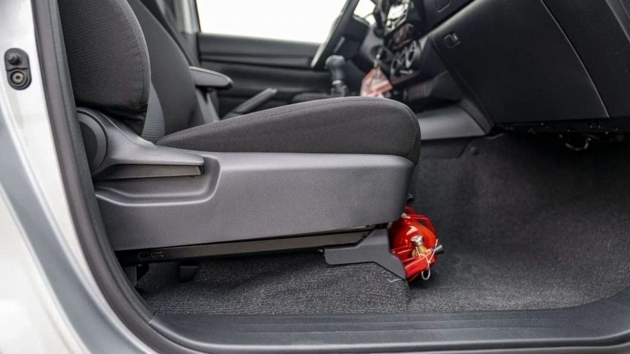 تويوتا هيلوكس Toyota hilux 2.4L diesel mid option p.w MY24 for export only