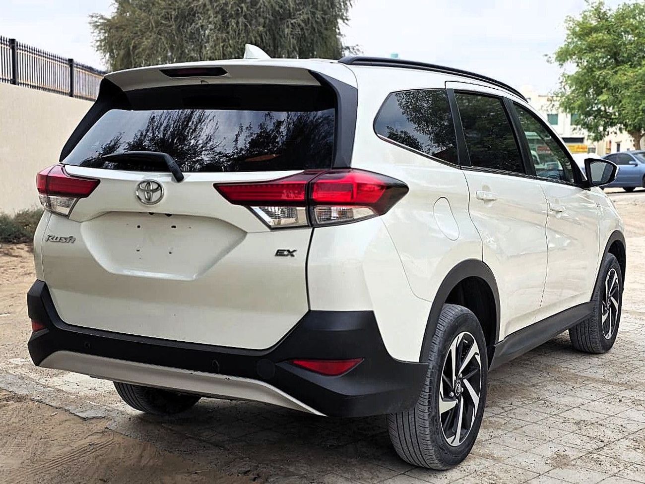 Toyota Rush 1.5L EX Used Toyota Rush EX 1.5l A/T Gcc White Color 2023 Model