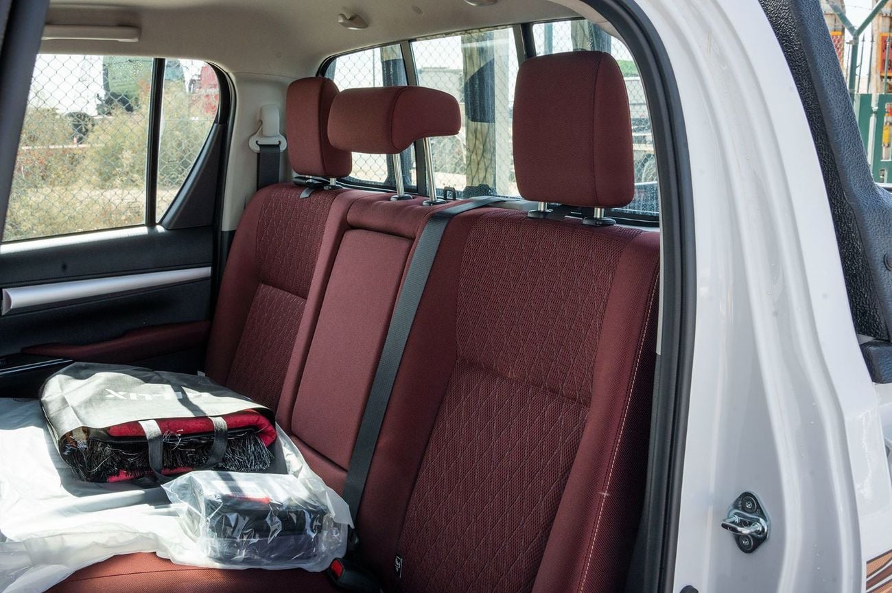 تويوتا هيلوكس SGLX 2026 Toyota Hilux S-GLX 2.8L AT Diesel (White-Red)