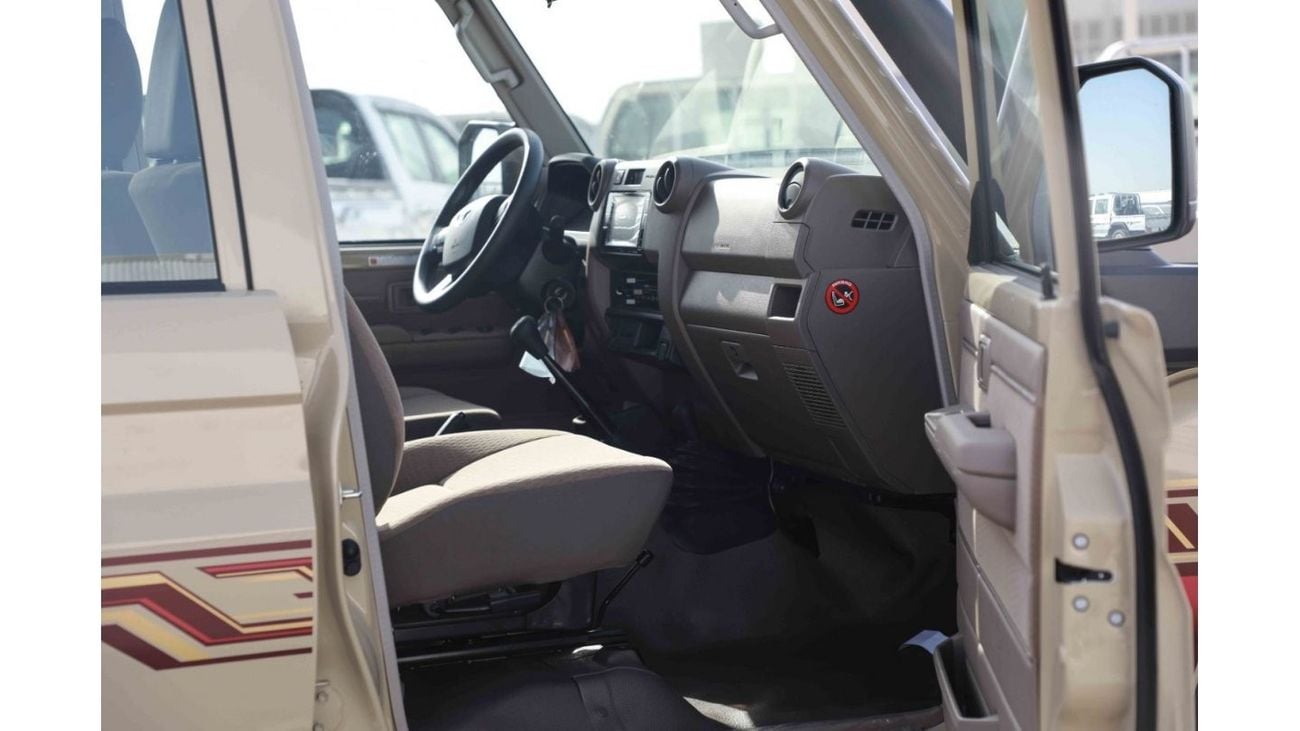 تويوتا لاند كروزر بيك آب 2024 Toyota LC79 4X4 Double Cab 4.5 V8 - بيج من الداخل بيج | للتصدير فقط