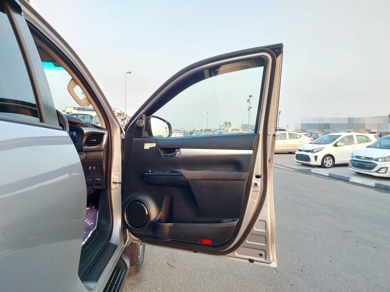 Toyota Hilux TOYOTA HILUX SR5 PICKUP RHD 2016 MODEL 2.8 L DIESEL AUTOMATIC(PM84762)