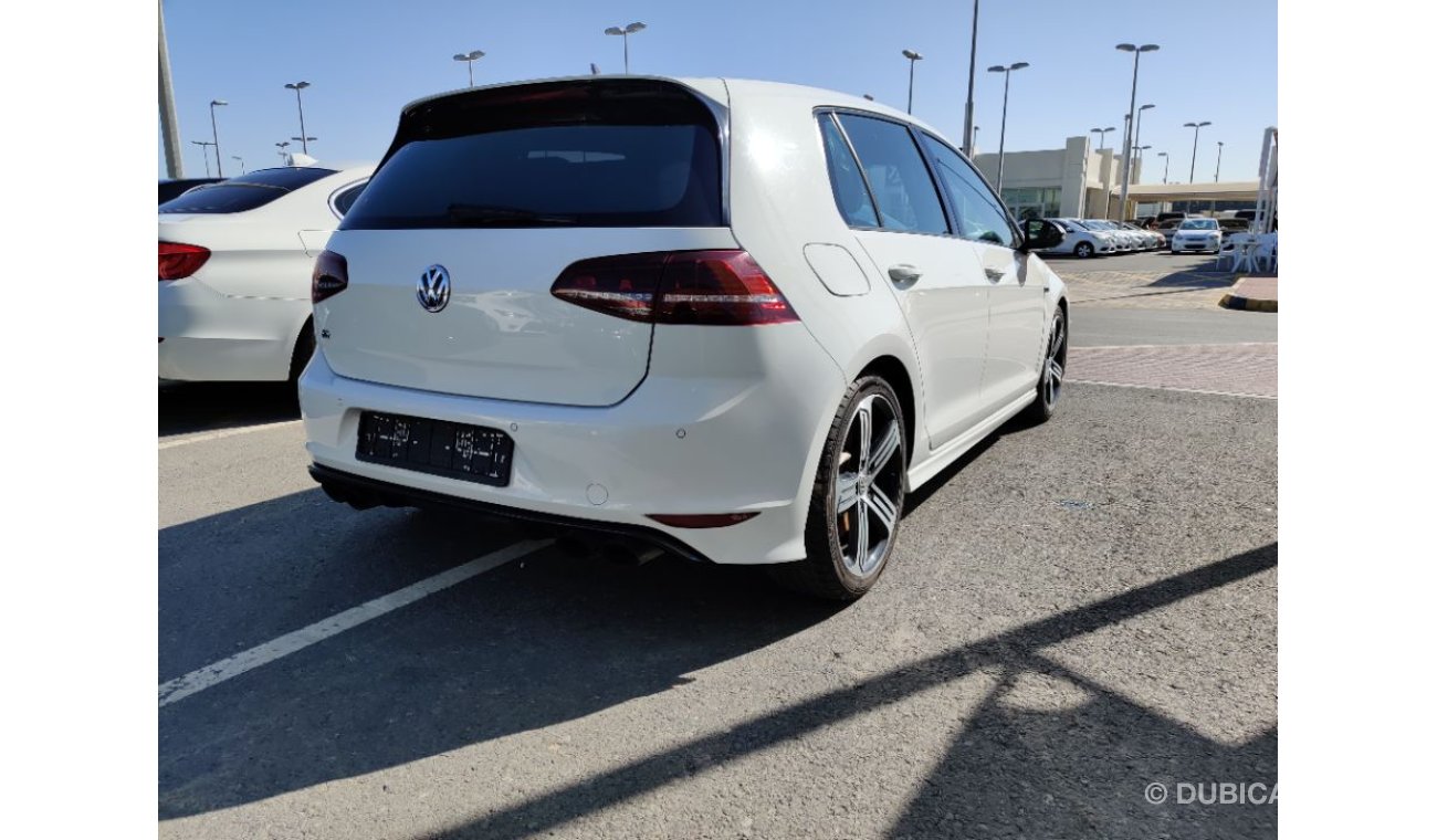 Volkswagen Golf 2016  R GCC specs Full options