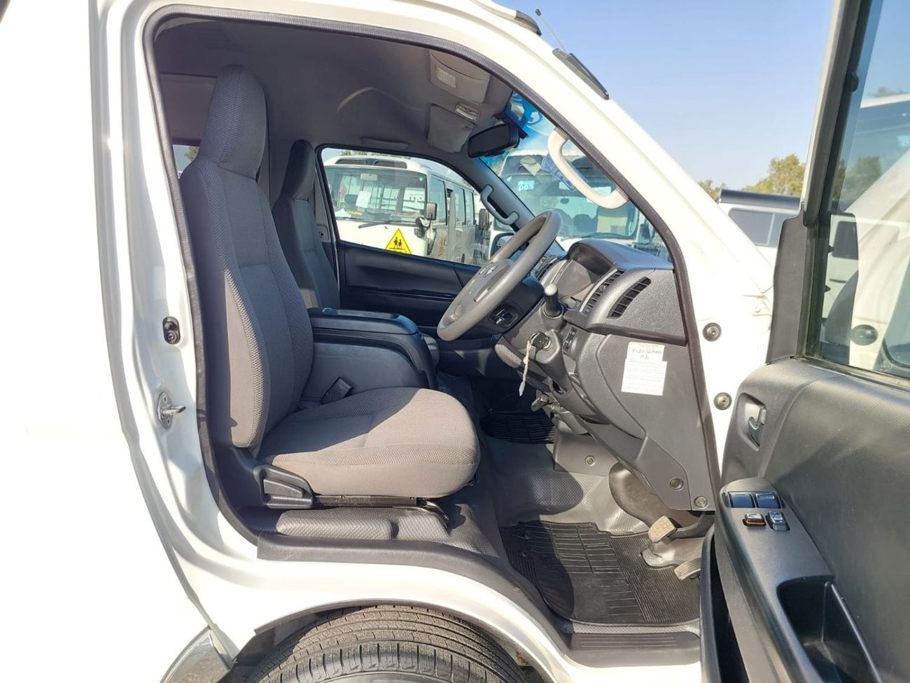 تويوتا هاياس TOYOTA HIACE COMMUTER VAN RHD 2014 MODEL 3.0 L DIESEL AUTOMATIC(PM21971)