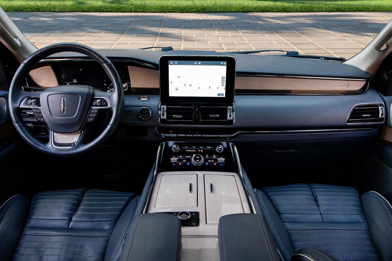 لينكولن نافيجاتور Navigator Presidential | 3,623 P.M | 0% Downpayment | Impeccable Condition!