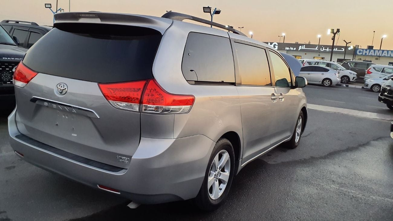 Toyota Sienna LE (NON GCC)