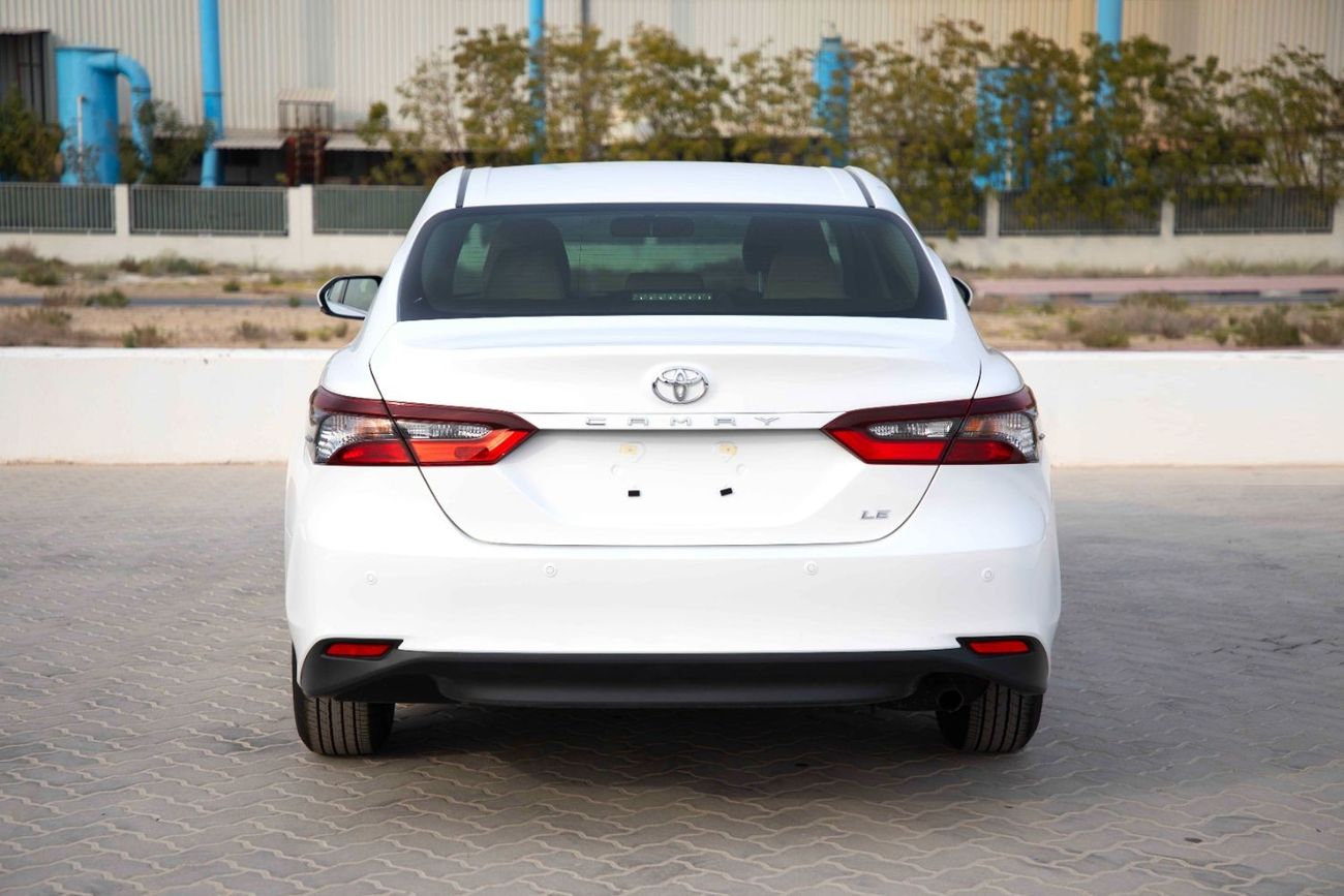 Toyota Camry 2024 Toyota Camry 2.5 LE - Super White inside Beige