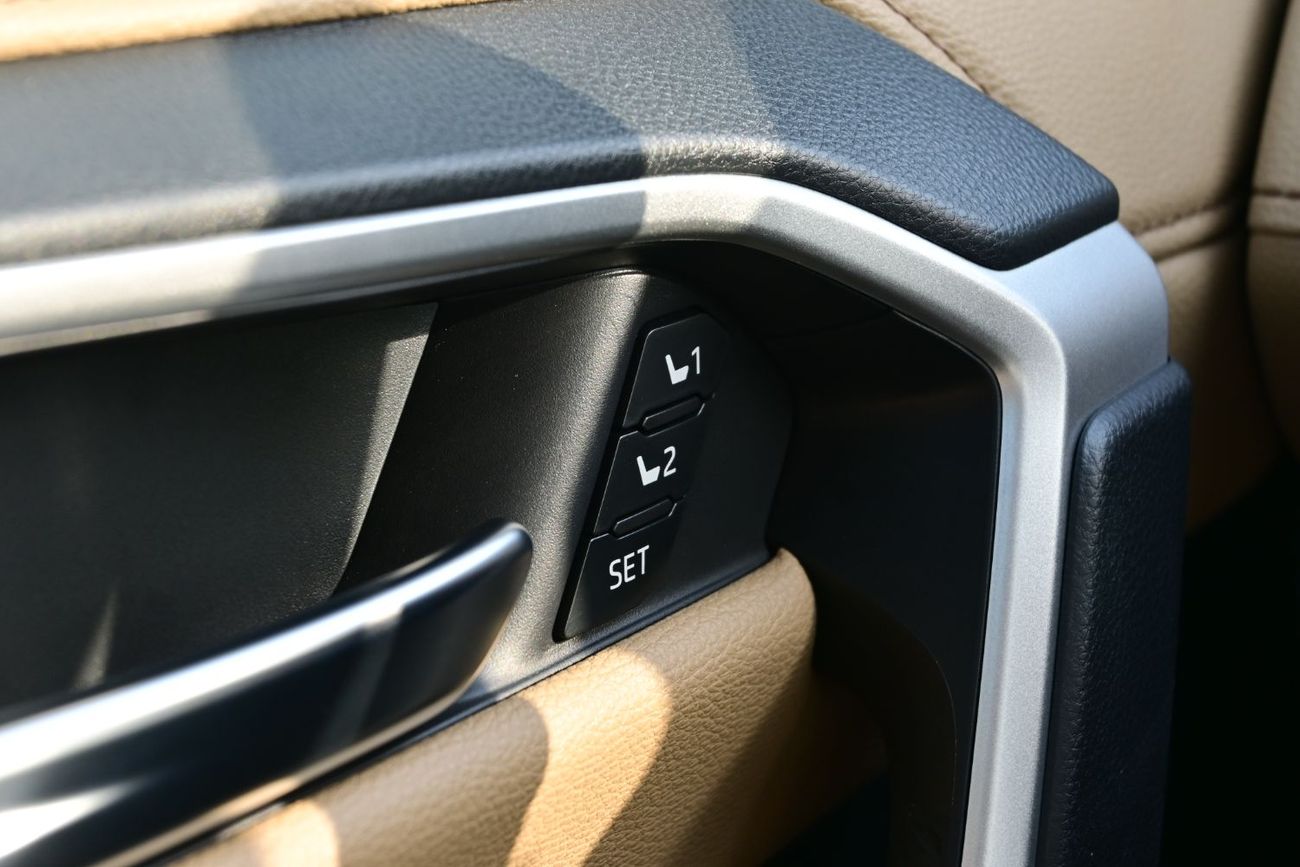 تويوتا راف ٤ Toyota RAV4 Limited 2.5L Hybrid, AWD, Model 2025 Color White