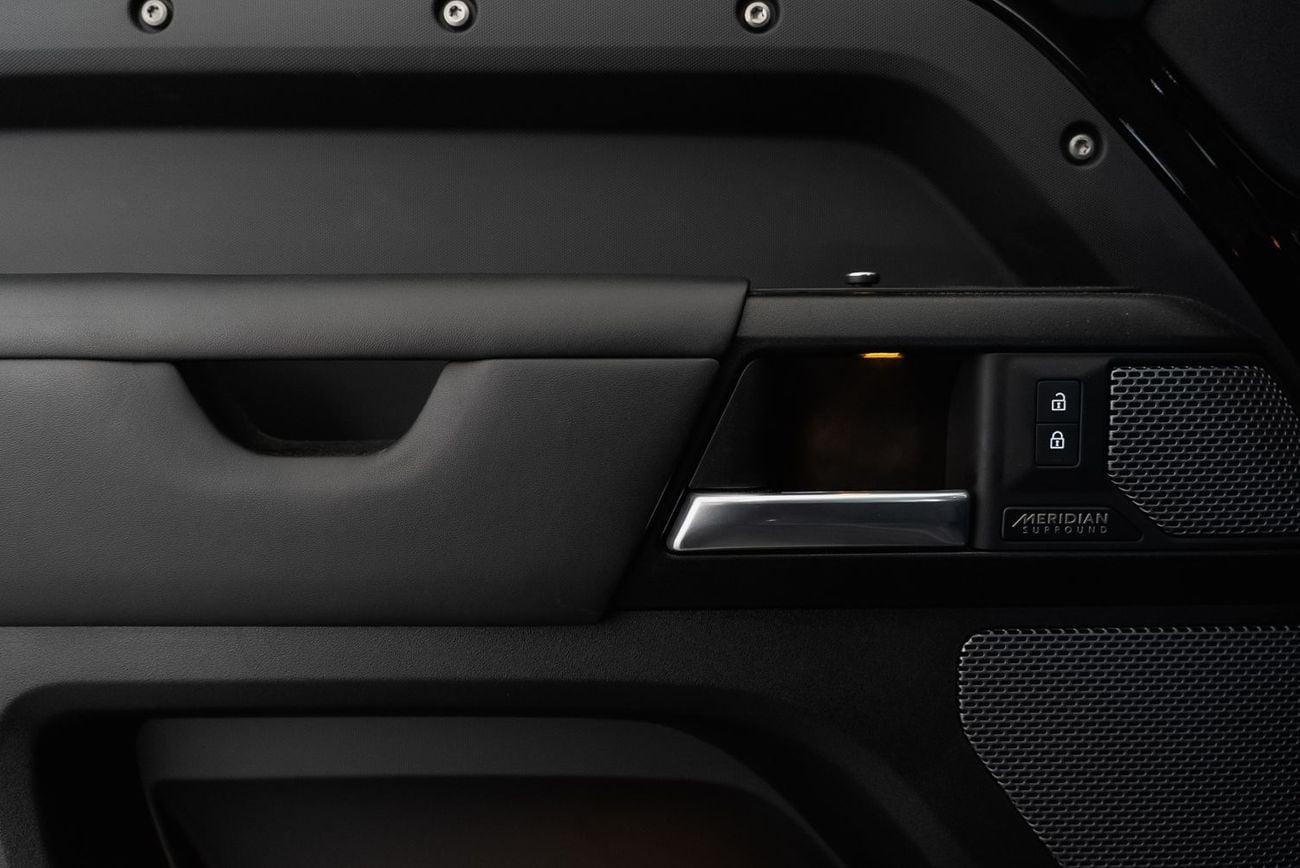 لاند روفر ديفندر 110 X P525 5.0L