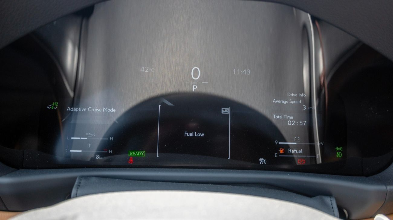 لكزس LX 700h Signature