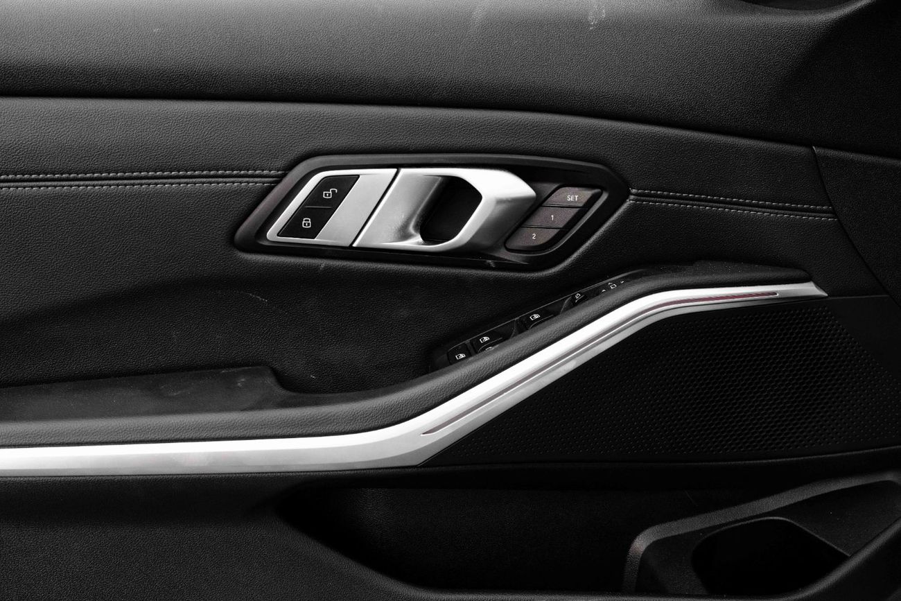 بي أم دبليو 330i 2,742 P.M  | 3-Series 330 M-Kit | 0% Downpayment | Excellent Condition!