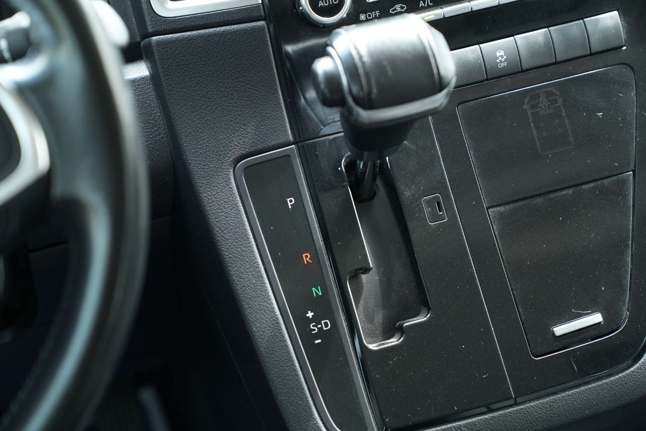 Toyota Granvia PREMIUM