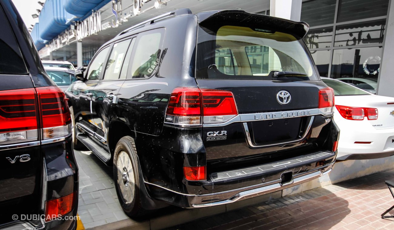 Toyota Land Cruiser GXR V8 with Black Edition badge