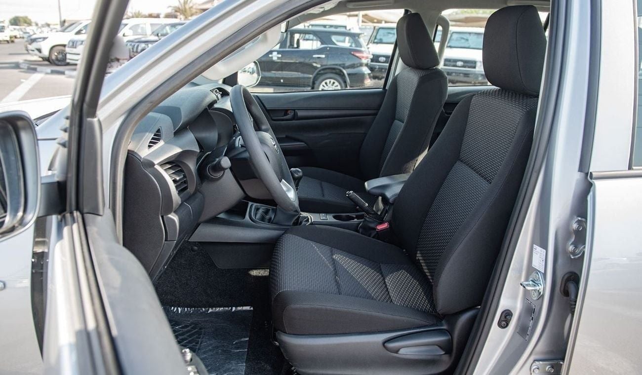 تويوتا هيلوكس SGLX TOYOTA HILUX DC 2.4D MT 4X4 P.WINDOW MY2024 – SILVER