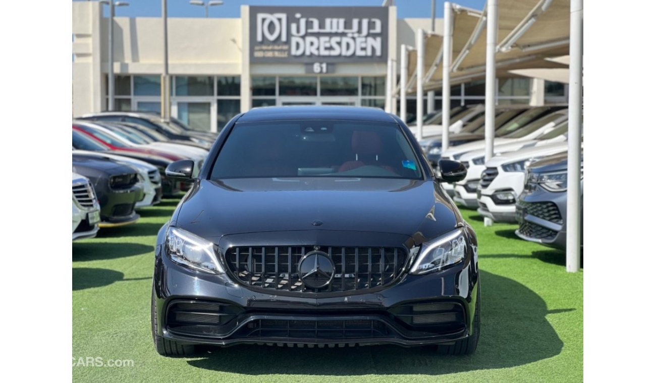 مرسيدس بنز C 300 لاكجري