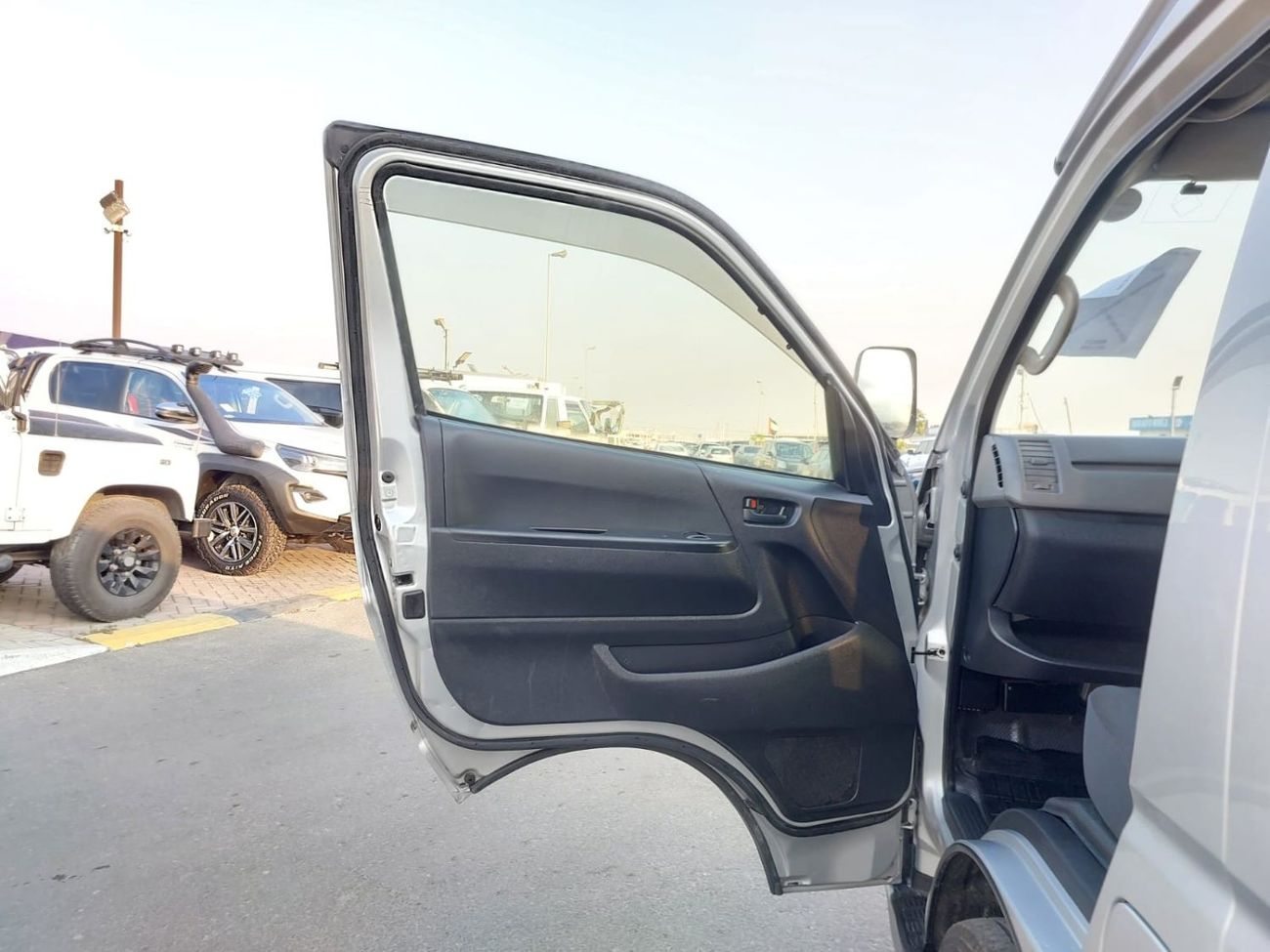 Toyota Hiace TOYOTA HIACE VAN RHD 2013 MODEL 3.0 L DIESEL AUTOMATIC(PM11266)