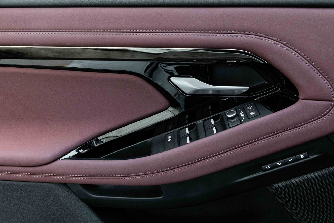 لاند روفر رانج روفر إيفوك Range Rover Evoque SE P250 R-Dynamic | 3,584 P.M | 0% Downpayment | Fantastic Condition!