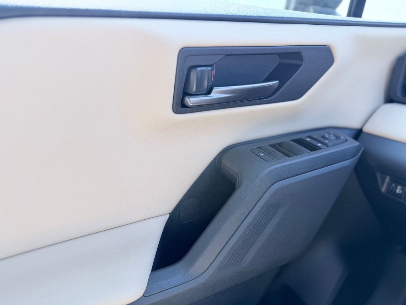 تويوتا راف ٤ XLE * الموديل: تويوتا RAV4 2026 * المحرك: 2.0 لتر بنزين * نوع الوقود: بنزين - يورو 4 * نظام الدفع: دفع ر