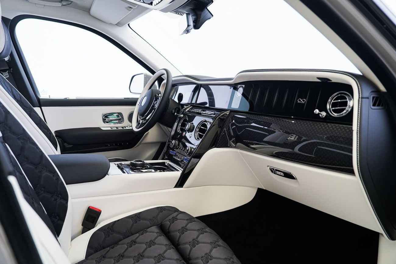 رولز رويس كولينان CULLINAN BLACK BADGE DUALTIY SEATS