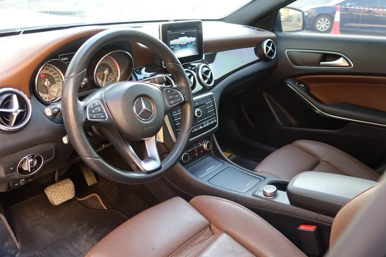 Mercedes Benz GLA250 GLA 250 4MATIC | 88,000 KM | Panoramic Roof