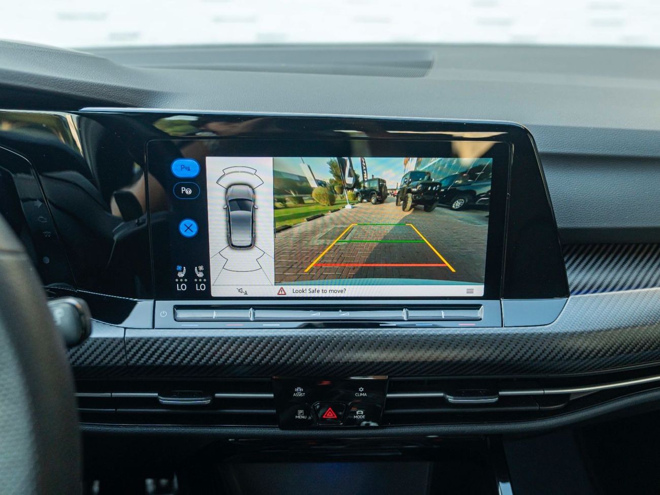 فولكس واجن جولف ار AED 2,595 PM • GOLF R • ONLY 17,000 KM • OFFICIAL VOLKSWAGEN WARRANTY UNTIL 07/2025 • CLEAN TITLE