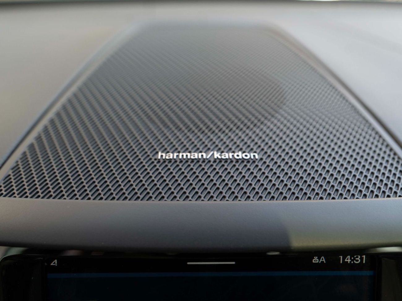 فولفو XC 60 B5 ULTIMATE DARK