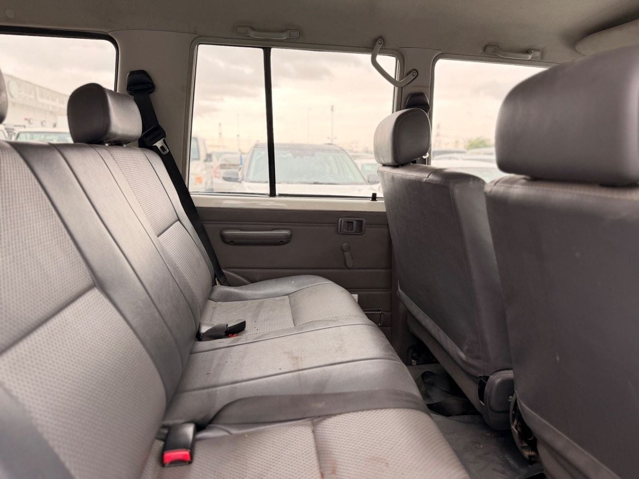 Toyota Land Cruiser 70 LC76 STD